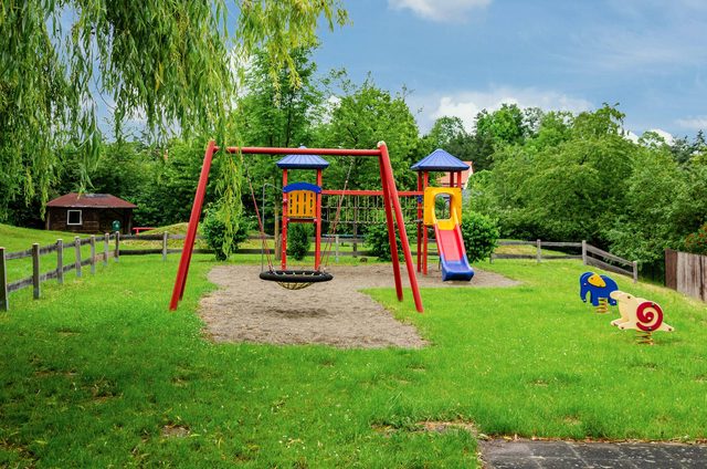 Spielplatz und Walderlebnispfad Heimburg 50 m entfernt