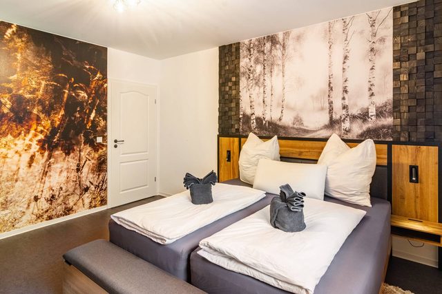 Gemütliches Schlafzimmer mit Doppelbett